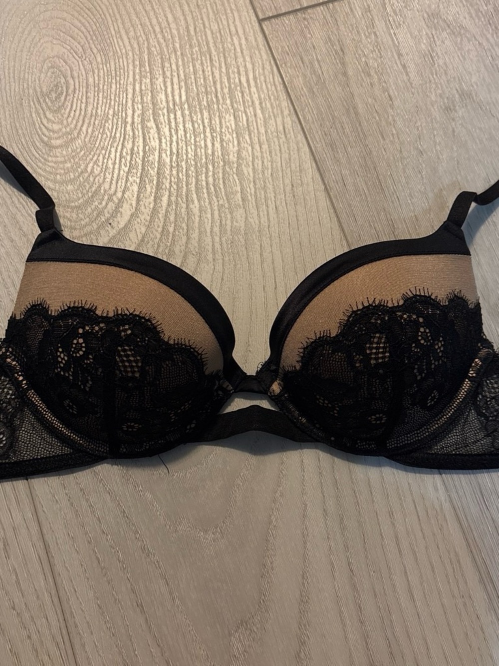 Ambrielle Black Lace Underwire Push-Up Bra with Nude Lining 34B